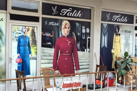 İstanbul Giyim Mağazası Bayan Bölümü