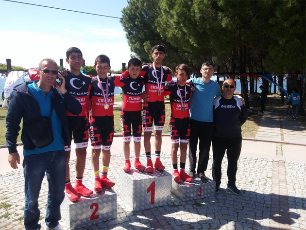 Çumra Saliha Onbaşı Ortaokulu bisiklet takımı Türkiye birincisi